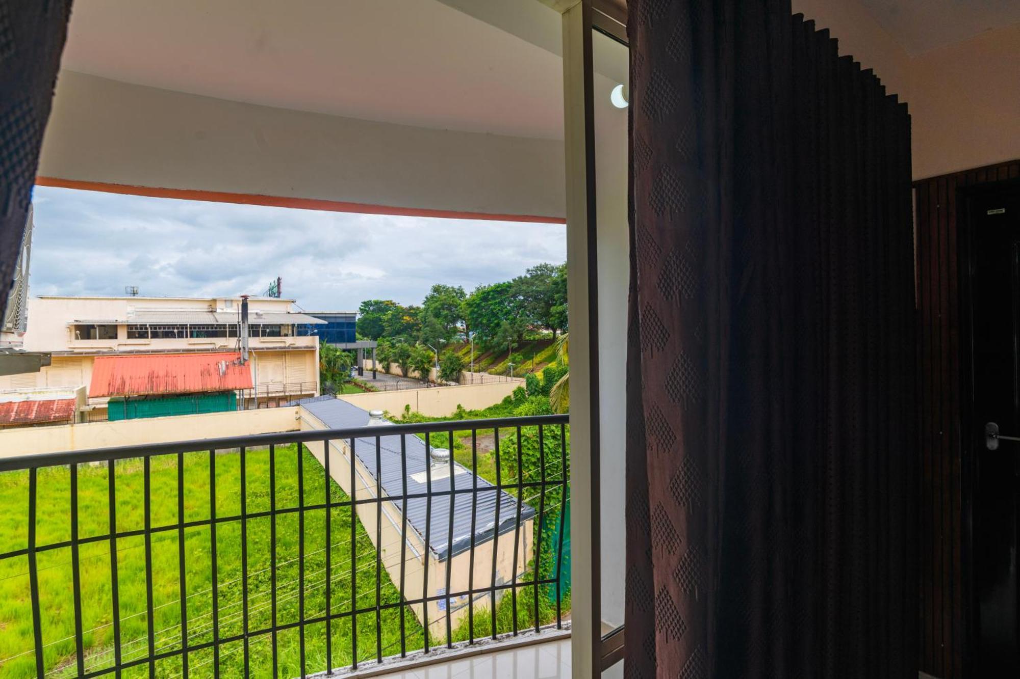 Apartment Mayflower Airport Launge